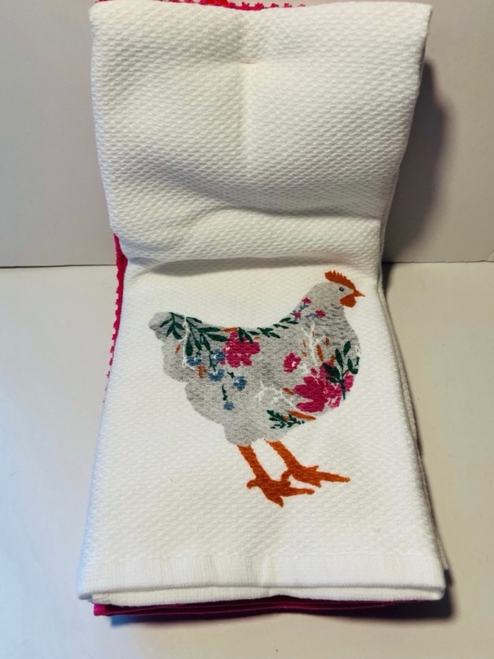 Cynthia Rowley Set of 3 White and Pink Rooster Cotton Rayon Kitchen Towels - Picture 7 of 10